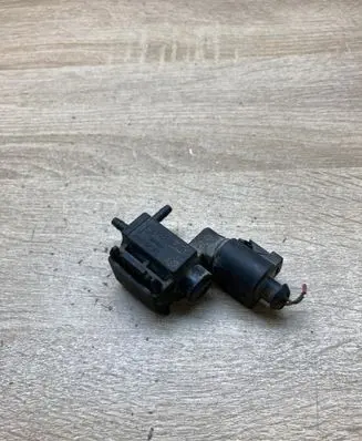 Volkswagen Touran I Turbo solenoid valve 037906283C