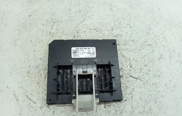 Volkswagen PASSAT B8 Comfort/convenience module 5Q0937086AK F005V01739