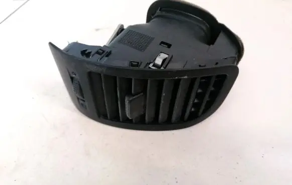 Volkswagen Polo III 6N 6N2 6NF Dash center air vent grill 6X1819704A