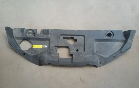 Engine bonnet/hood lock trim molding