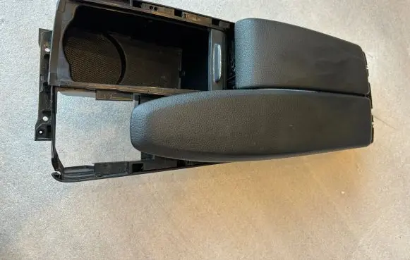 Mercedes-Benz C W204 Armrest A2046800639 2046800639