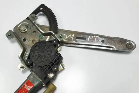 Hyundai i10 Rear window lifting mechanism without motor 83402-0X010