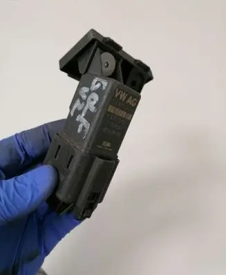 Glow plug pre-heat relay