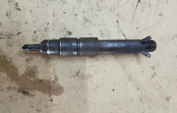 Volkswagen Polo Fuel injector 028130203F