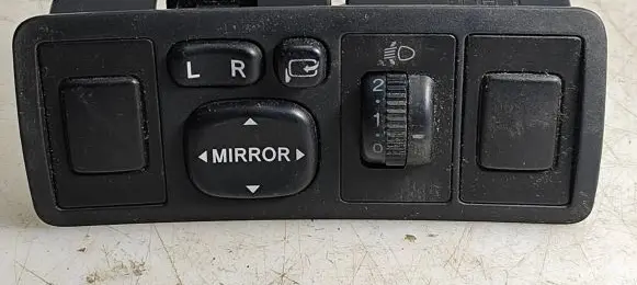 Toyota Avensis T250 Wing mirror switch 183575