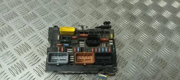Peugeot 308 Fuse module 9664706280 50007010 SA102337