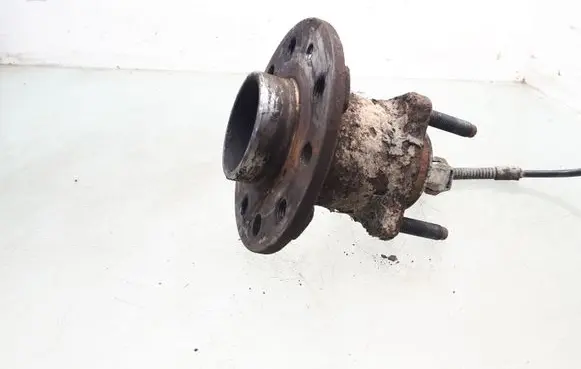 Opel Zafira B Rear wheel hub