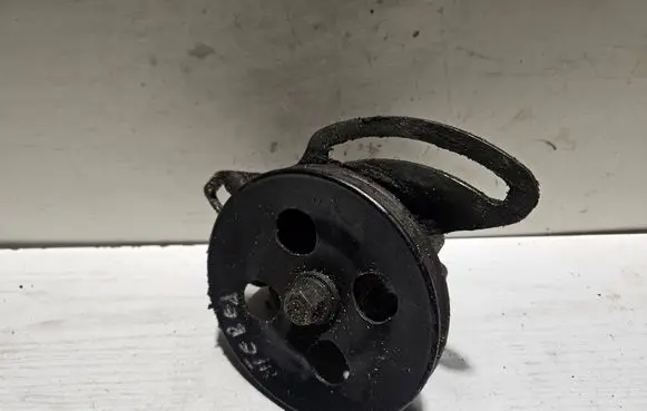 Opel Monterey Power steering pump 8970687650