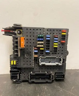 Volvo XC90 Fuse module 28017881 00006380917