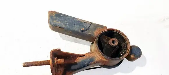 Suzuki Swift I Engine mount bracket 