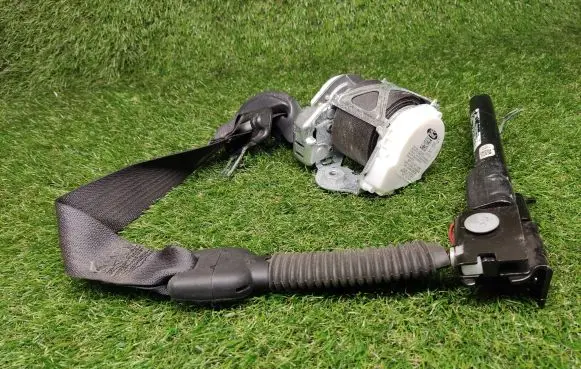 Ford Explorer Front seatbelt DB5378612 DB5378612D35AE