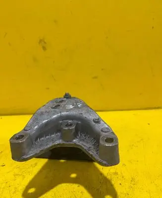 Skoda Fabia Mk2 (5J) Engine mount bracket 6Q0199185AE