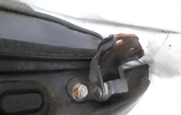 Nissan Sunny Rear door lower hinge