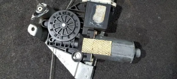 Opel Omega B1 Rear door window regulator motor 0130821653