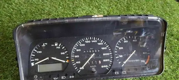 Volkswagen PASSAT B3 Speedometer (instrument cluster) 357919033CD