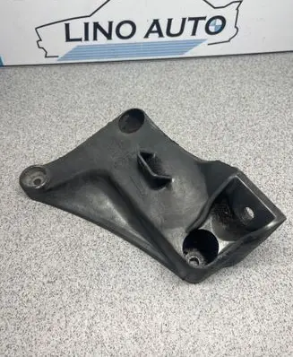 BMW 5 E39 Engine mounting bracket 6750441