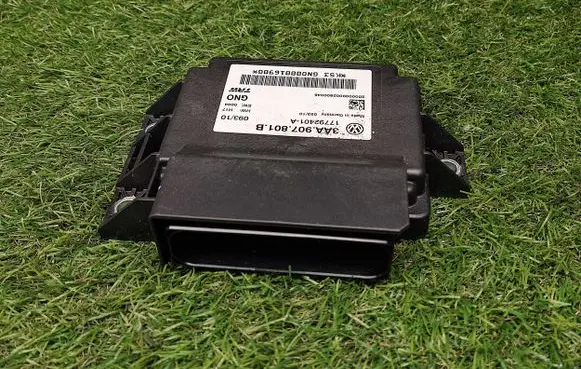 Volkswagen Tiguan Hand brake control module 3AA907801B 17792401A