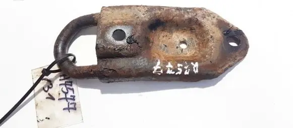 Toyota Corolla Verso AR10 Towing hook eye 