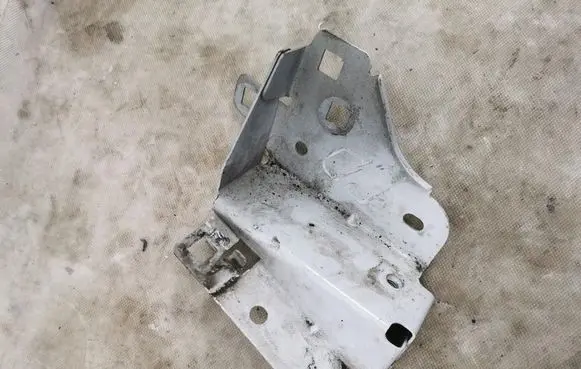 Renault Zoe Fender mounting bracket 620435786R