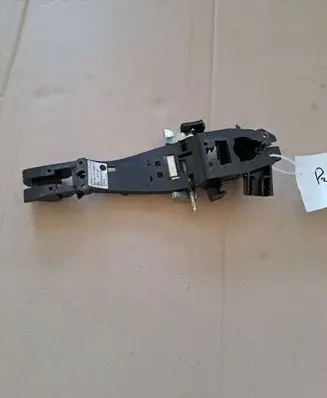 Land Rover Discovery 3 - LR3 Front door exterior handle/bracket 