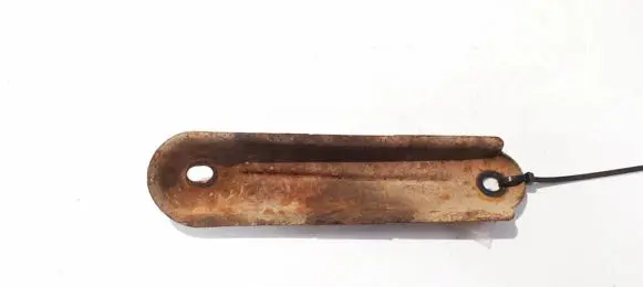 Toyota RAV 4 (XA30) Bracket in trunk/boot 