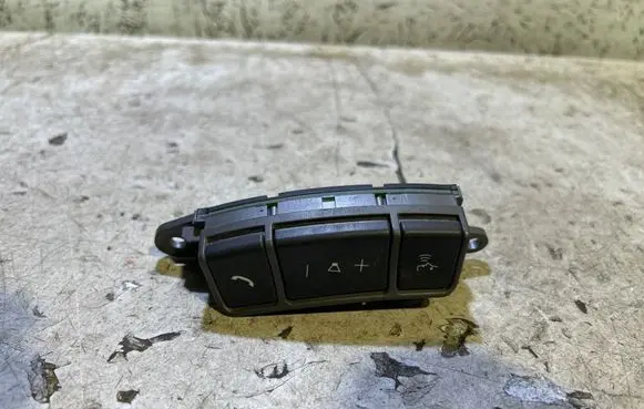 Steering wheel buttons/switches
