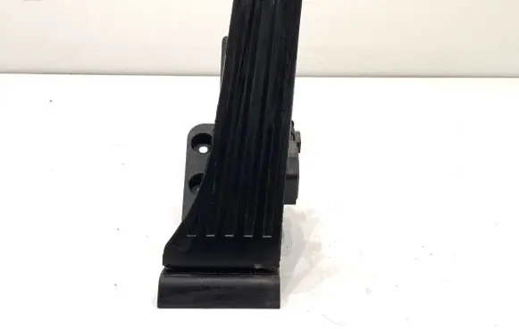 Mercedes-Benz GLK (X204) Accelerator throttle pedal 2043000304