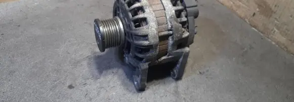 Dacia Sandero II Generator/alternator 231005079R