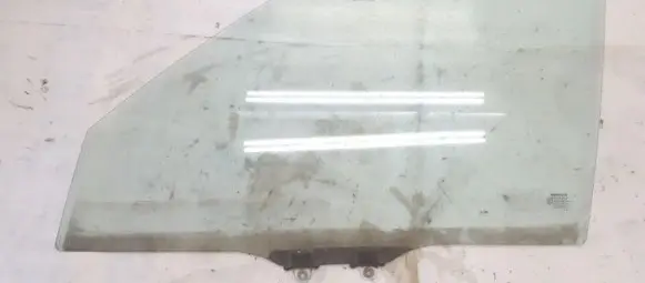Honda CR-V Front door window glass four-door