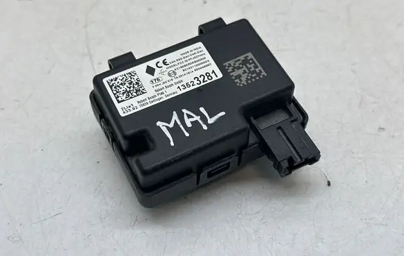 Chevrolet Malibu Door central lock control unit/module 13523281 8210211000000X