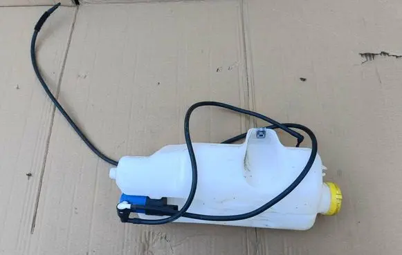 Renault Twingo III Windshield washer fluid reservoir/tank A4538600060