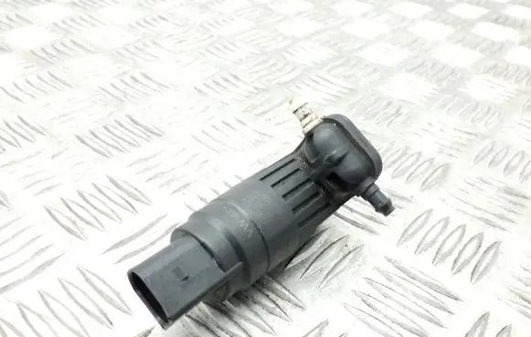 Skoda Octavia Mk2 (1Z) Windscreen/windshield washer pump 1K6955651