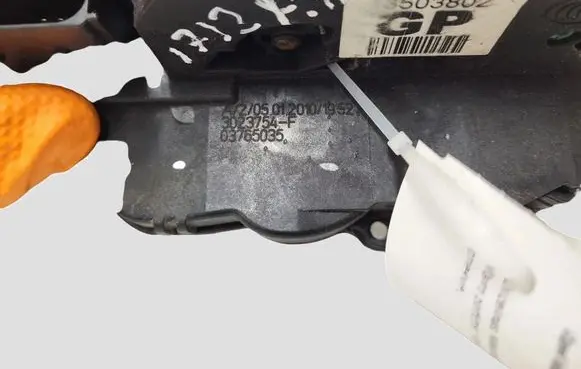 Opel Insignia A Front door lock