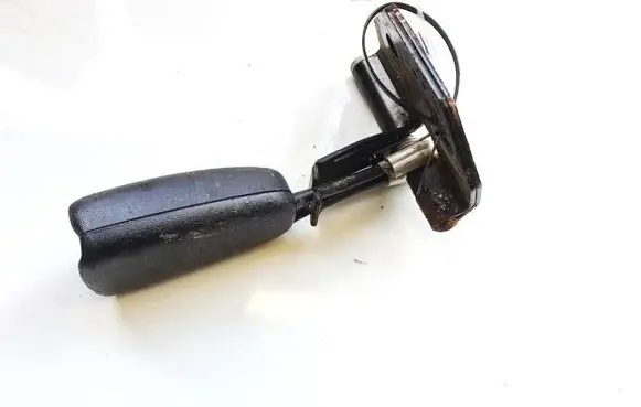 Mitsubishi Carisma Rear seatbelt buckle