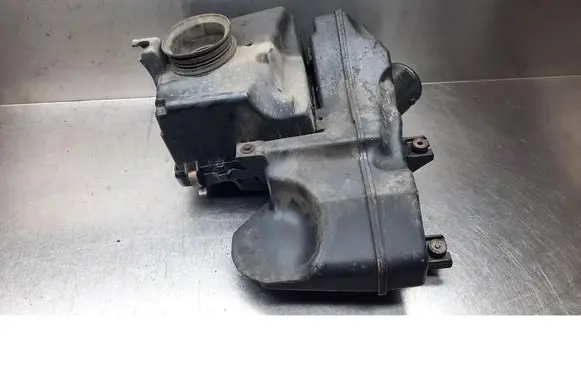 Honda CR-V Air filter box