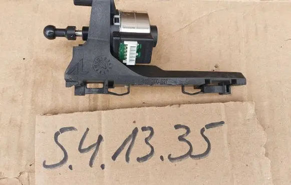 Skoda Octavia Mk3 (5E) Headlight level adjustment motor 1307220041 PL35L024XG06