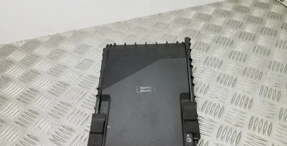 Volkswagen PASSAT B7 Fuse box cover 1K0937132F