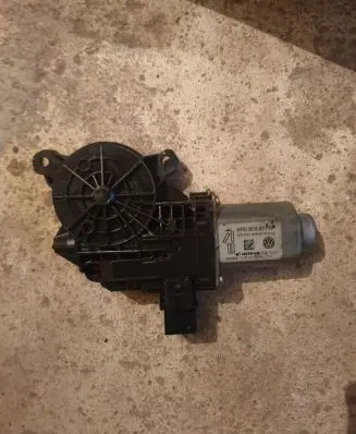 Volkswagen Jetta VI Front door window regulator motor 6R0959801AF