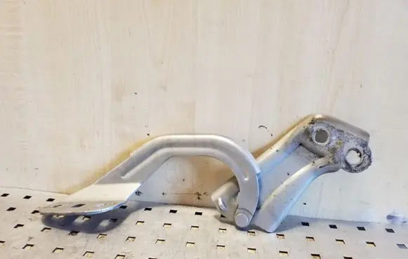 Ford Focus Engine bonnet/hood hinges BM51A16801AD