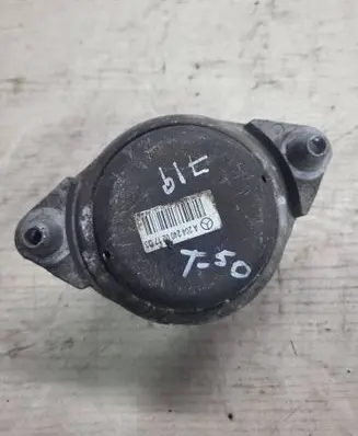Mercedes-Benz C W204 Engine mount bracket A2042400217