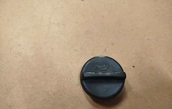 Suzuki Forenza Oil filler cap 90412508