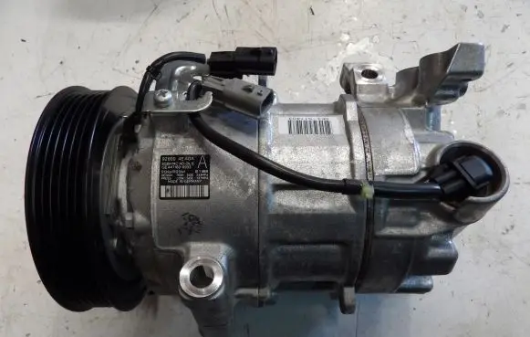 Renault Megane III Air conditioning (A/C) compressor (pump) 926004EA0A
