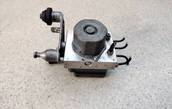 Mercedes-Benz E A207 ABS Pump A2124310848
