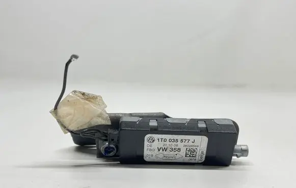 Volkswagen Touran I Aerial antenna amplifier 1T0035577J 28026588