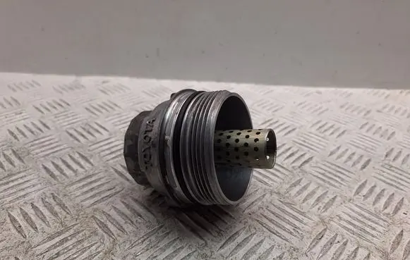 Toyota Avensis T250 Oil filter cover 156200R010