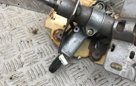 Nissan Almera Tino Ignition lock