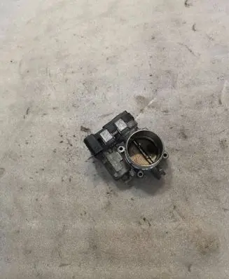 Volkswagen Golf V Throttle valve 03C133062D