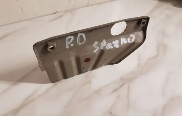 Nissan Qashqai Fender mounting bracket