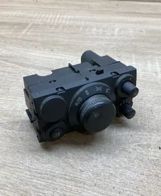 Opel Astra H Light switch 13198925