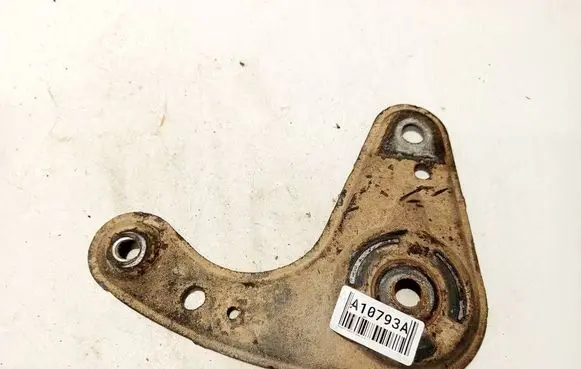 Engine mounting bracket